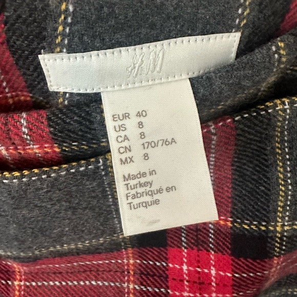 H&M Plaid High Waisted Mini Skirt, Size 8 - Picture 3 of 3